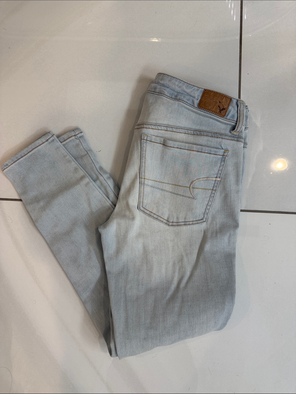 AE Light Wash Skinny Jeans with Back Pocket Detail